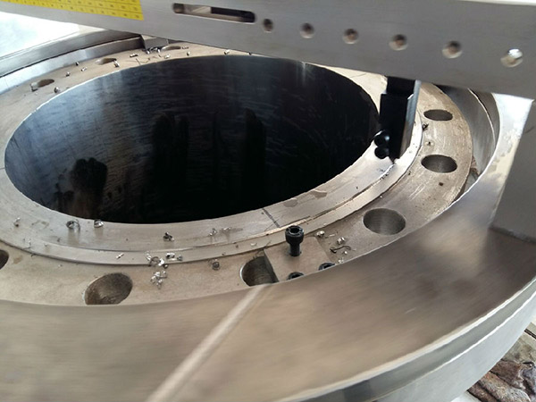法蘭面端加工機現(xiàn)場